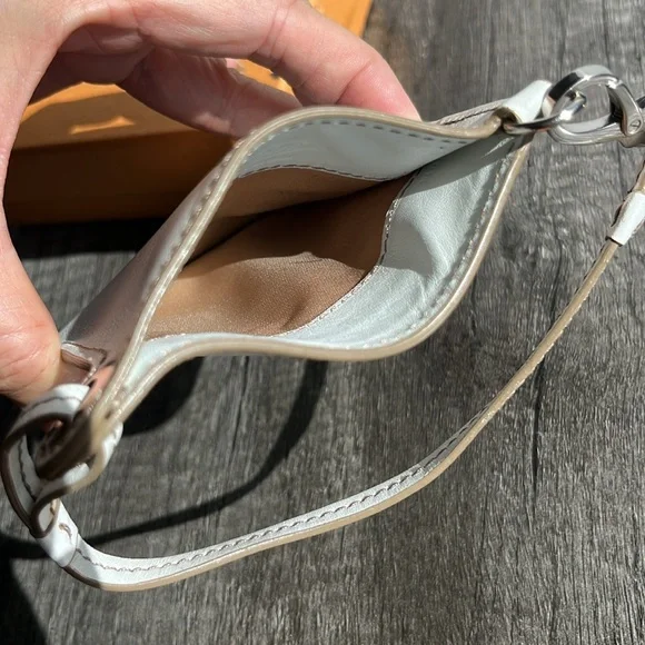 Auth. Tod’s White Leather Phone/Cards Case - Picture 9 of 16